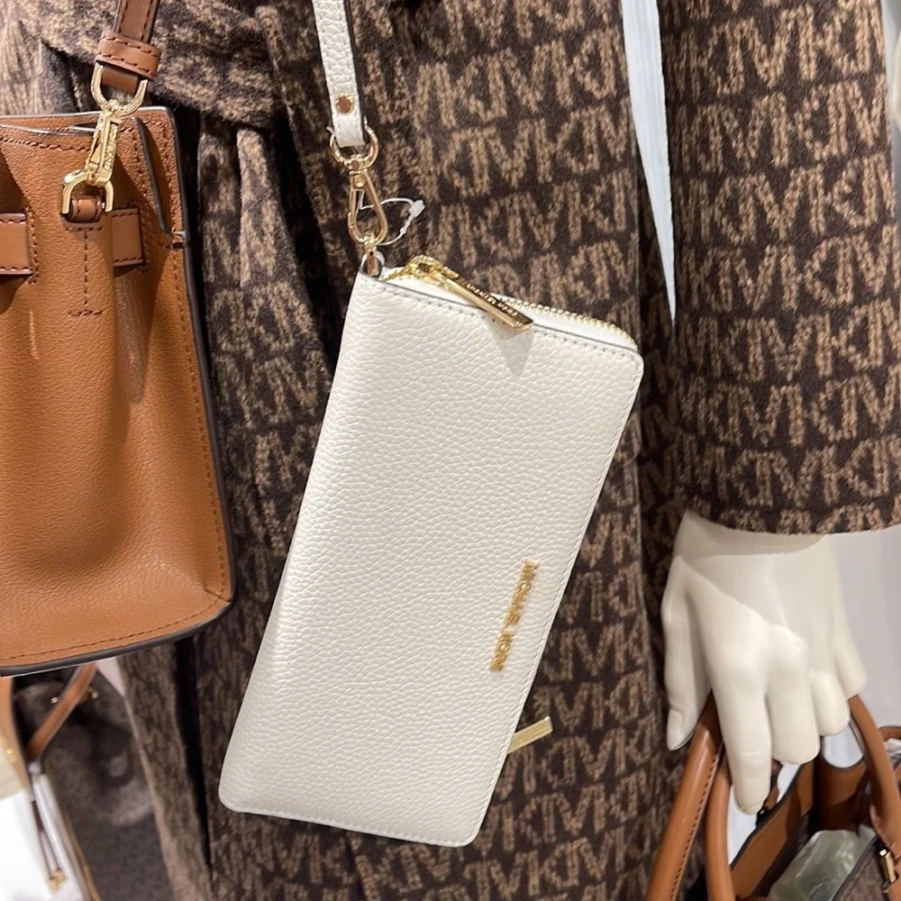 MICHAEL KORS LARGE TRAVEL CONTINENTAL WRISTLET WALLET OPTIC WHITE COLOR